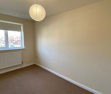 2 bedroom maisonette to rent - Photo 2