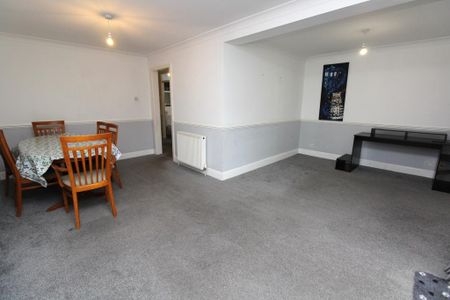 3 bedroom end of terrace house to rent - Photo 3