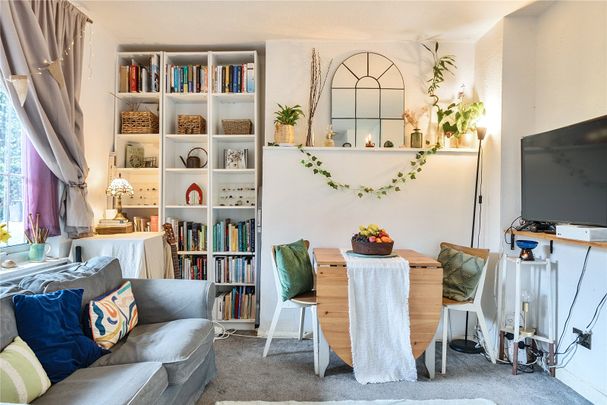 Court Farm Gardens, Manor Green Road, Epsom, Surrey, KT19 8SL - Photo 1