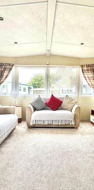 2 bedroom park home to rent - Photo 1