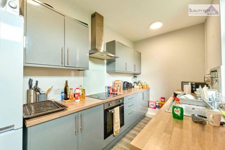 1 bedroom in a house share to rent - Photo 4