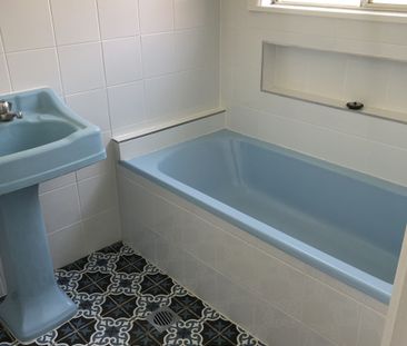 Neat, tidy and sun filled! - Photo 5