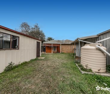 11 Lawson Rd, Melton South VIC 3338 - Photo 4