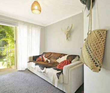 SPACIOUS THREE BEDROOM UNFURNISHED UNIT WITH POOL AND MASSIVE DECK - Photo 3