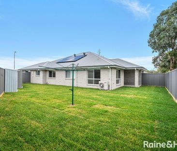 Brand New Living, Warm Modern Design - Photo 5