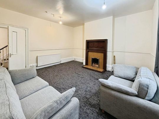 5 bedroom semi-detached house to rent - Photo 1