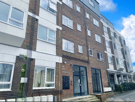 QUEENSWAY, BLETCHLEY - 1 BEDROOM - Photo 2