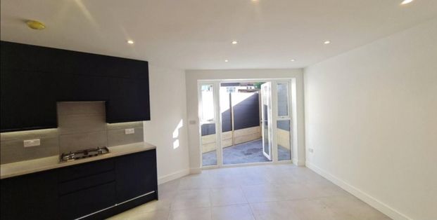 £553.85 per week (£2,400.00 per month) - Photo 1