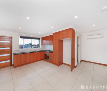 Peaceful Living in a Convenient Maribyrnong Location - Photo 3