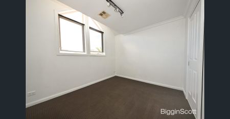 THE ULTIMATE IN TOWNHOUSE LIVING! - Photo 2