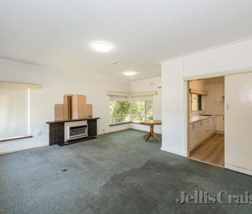 9 Month Lease LOCATED IN THE MCKINNON SCHOOL ZONE! - Photo 1