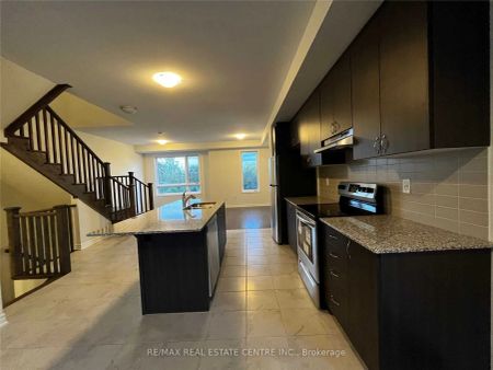 Property For Lease | W9230637 - Photo 5