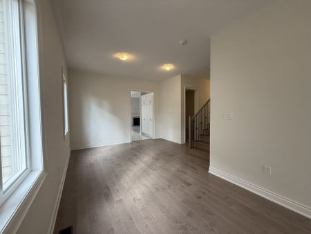 For Lease - 95 Boccella Crescent, Richmond Hill, Ontario - Photo 3