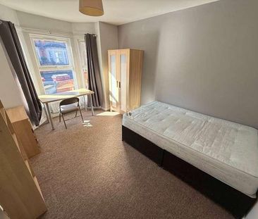 Grange Avenue, University, RG6 - Photo 1