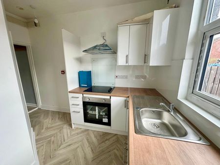 Longroyd Grove, Leeds - Photo 5