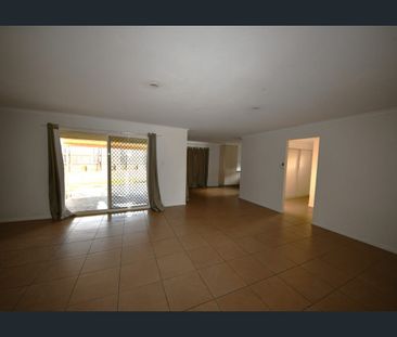 Well situated large family home - Photo 4