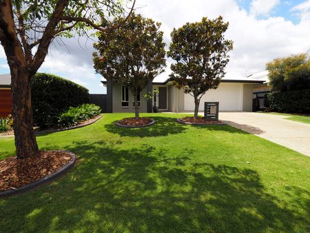 19 Rolland Pde, Warner QLD 4500 - House For Rent - $785 | Domain - Photo 4