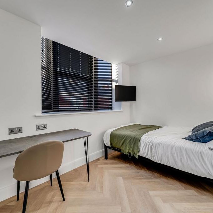 6 bedroom house to rent - Photo 1