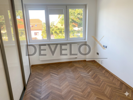 Na prenájom moderný 3-izbový byt s presklenou lodžiou - Photo 2