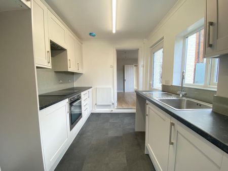 3 bedroom semi-detached house to rent - Photo 4