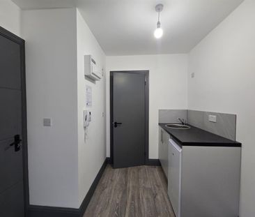 Maxwell Road, Ashford TW15, London - Photo 2