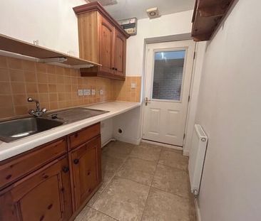 4 bedroom link detached house to rent - Photo 1