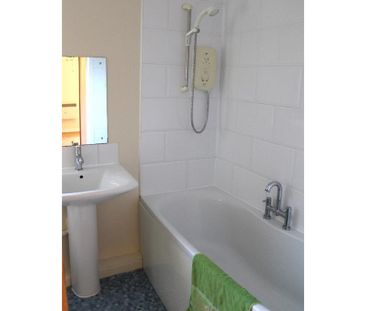 2 bed flat for rent in The Shore - Photo 4