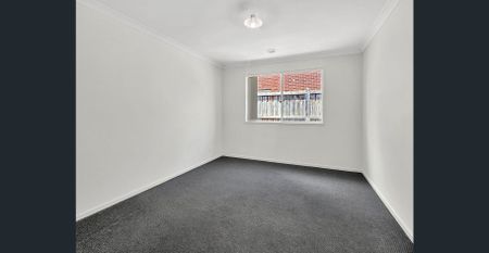 Perfect Location! - Photo 4