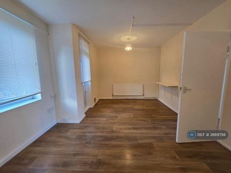 4 bedroom maisonette to rent - Photo 2