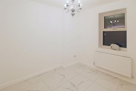 2-4 Thornton Lodge Road, Huddersfield - Photo 2