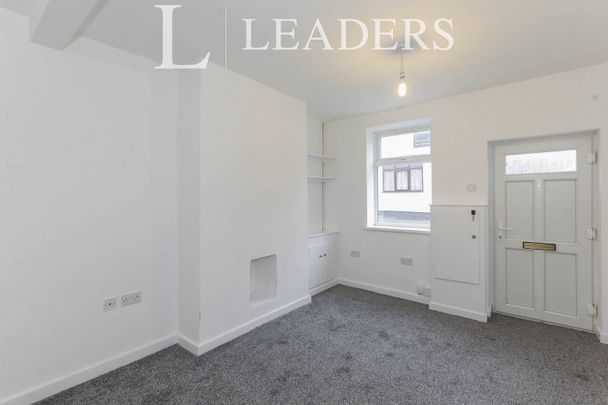 2 bedroom house to rent Victoria Street, ST5 - Photo 1