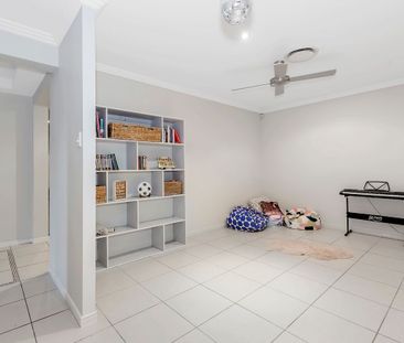 Spacious Family Living with Pool, Games Room, and Large Entertainin... - Photo 1