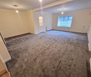 2 bedroom ground floor flat to rent - Photo 2