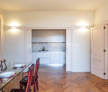 Prestigioso appartamento con ampio balcone nel cuore di Chiaia - Foto 5