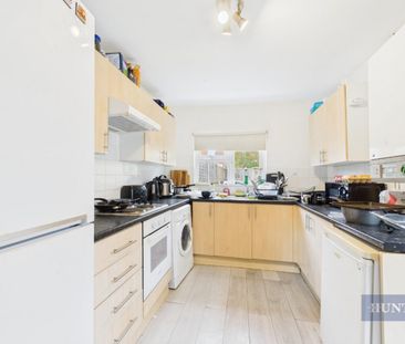 5 bedroom House To Let - Photo 4