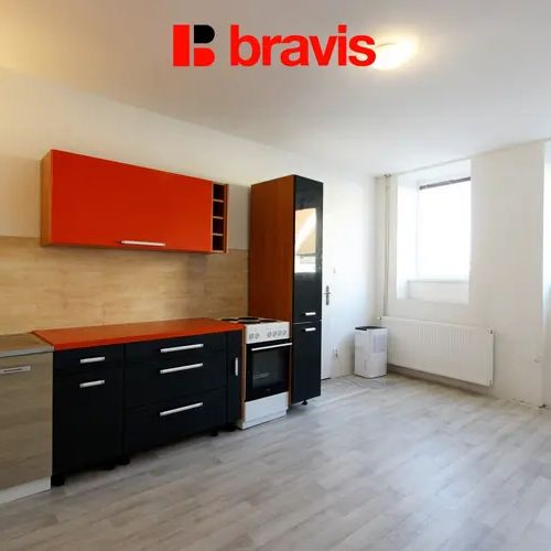 Pronájem bytu 2+kk, Brno - Židenice, ul. Táborská, částečně zařízený, internet v ceně, v blízkosti MHD - Fotografie 1