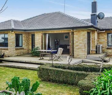 3 bedroom beauty in East Street Hamilton - Photo 1