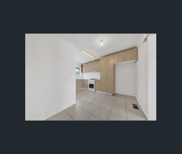 Freshly Updated 2-Bed Home – Walk to Shops, Schools & Transport!! - Photo 5