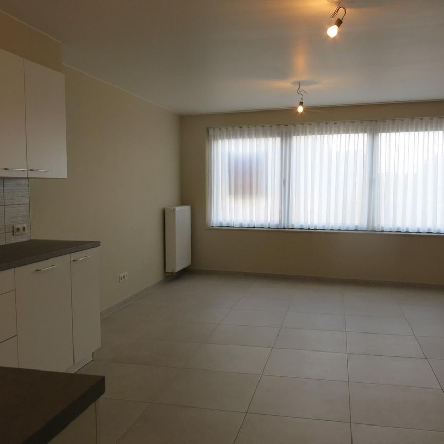 Nieuwbouwappartement met 2 slaapkamers op de Markt in Houthulst - Photo 1