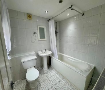 3 bedroom terraced house to rent - Photo 6