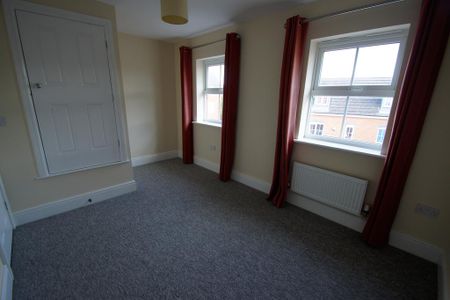 4 bedroom semi-detached house to rent - Photo 4