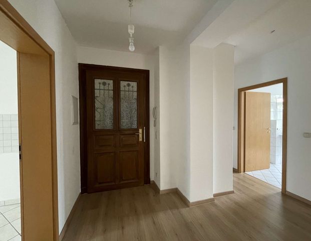 Großer Balkon, sanierte Räume und tolle Lage! - Photo 1