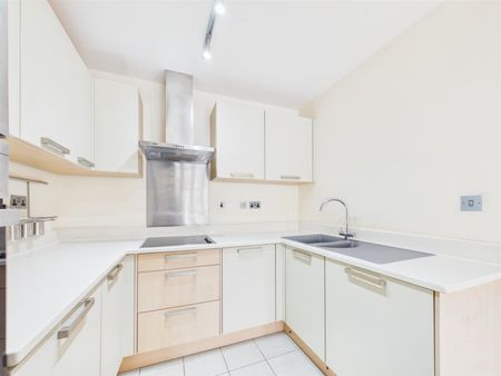 1 BED Apartment To rent - Photo 2