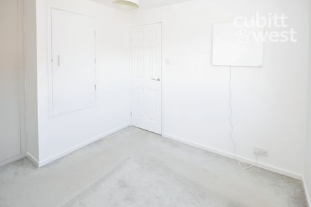 2 bedroom end of terrace house to rent - Photo 4