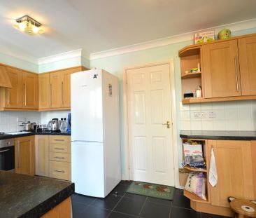 3 bedroom semi-detached house to rent - Photo 6