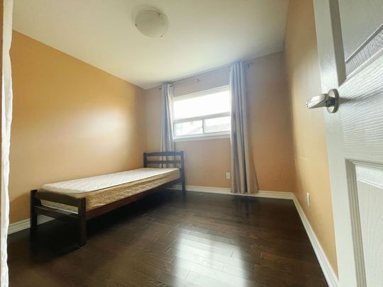 For Lease - 1 Chester Le Boulevard, Toronto, Ontario - Photo 1