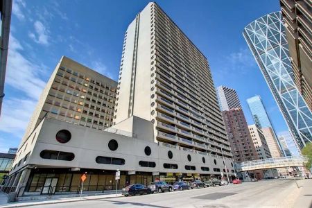 1 bedroom Condo Apartment Downtown — 221 - 6 Ave SE - Photo 3