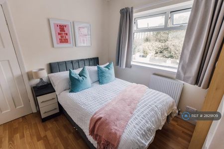 3 bedroom semi-detached house to rent - Photo 4
