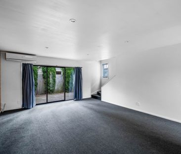 Low maintenance on the city fringe - Photo 3