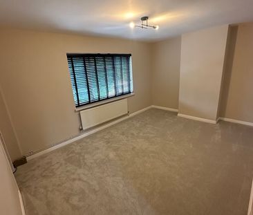 Room in a Shared Flat, Sullivan Avenue, E16 - Photo 1